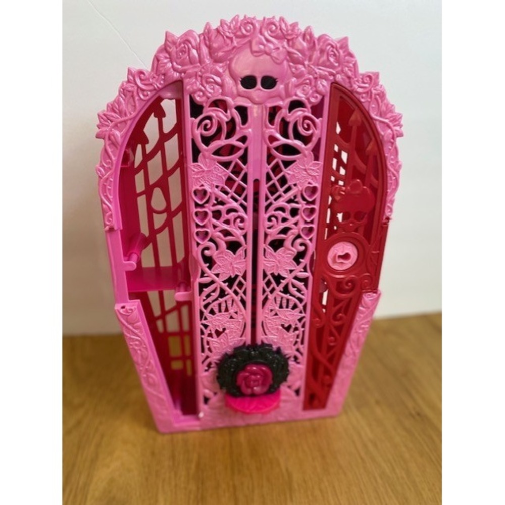 Monster High Coffin Bean Doll Furniture Pink Red Good Missing Door No Keys
